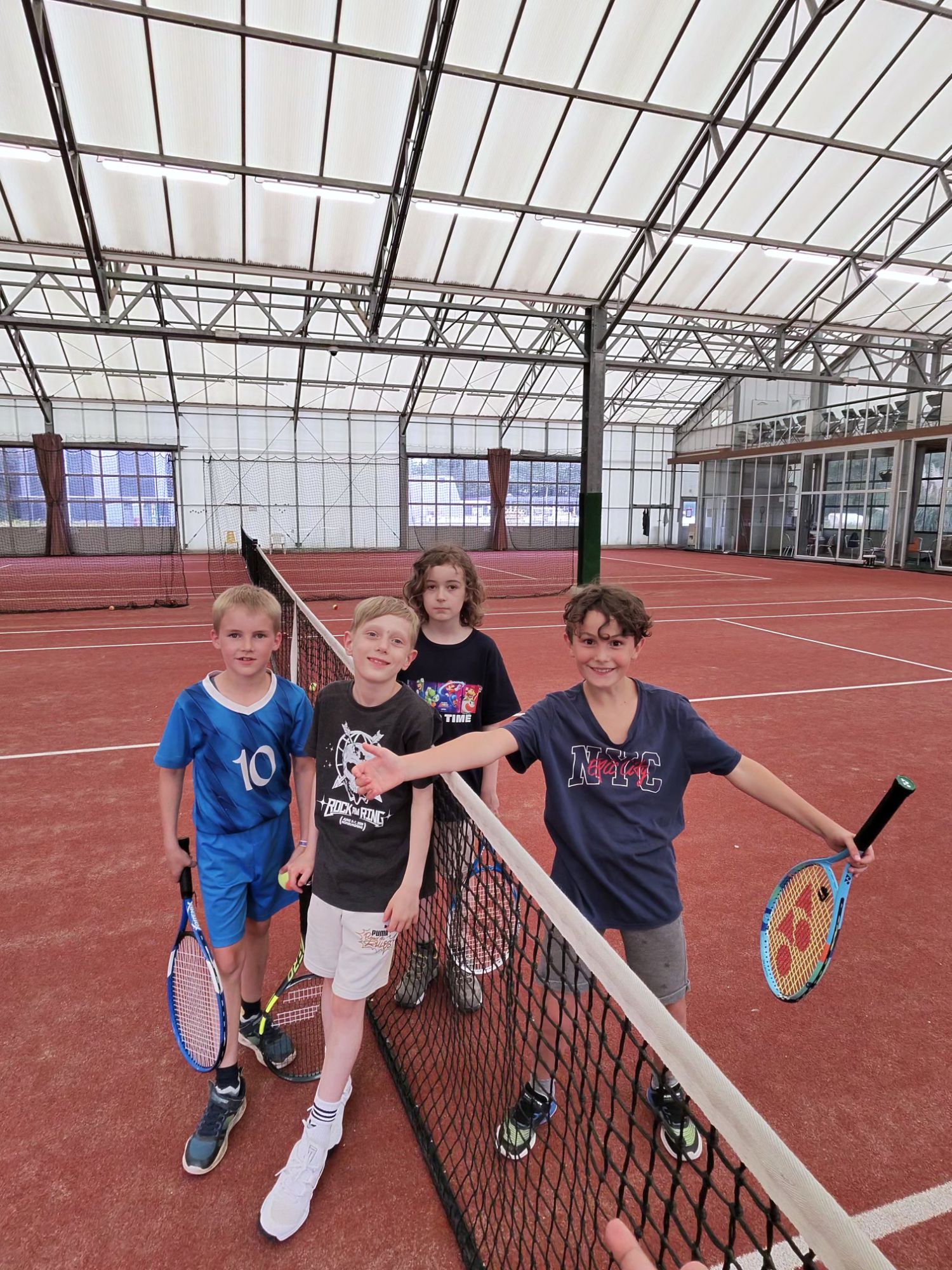 Jeugdspelers tijdens een training van Sinnet Academy