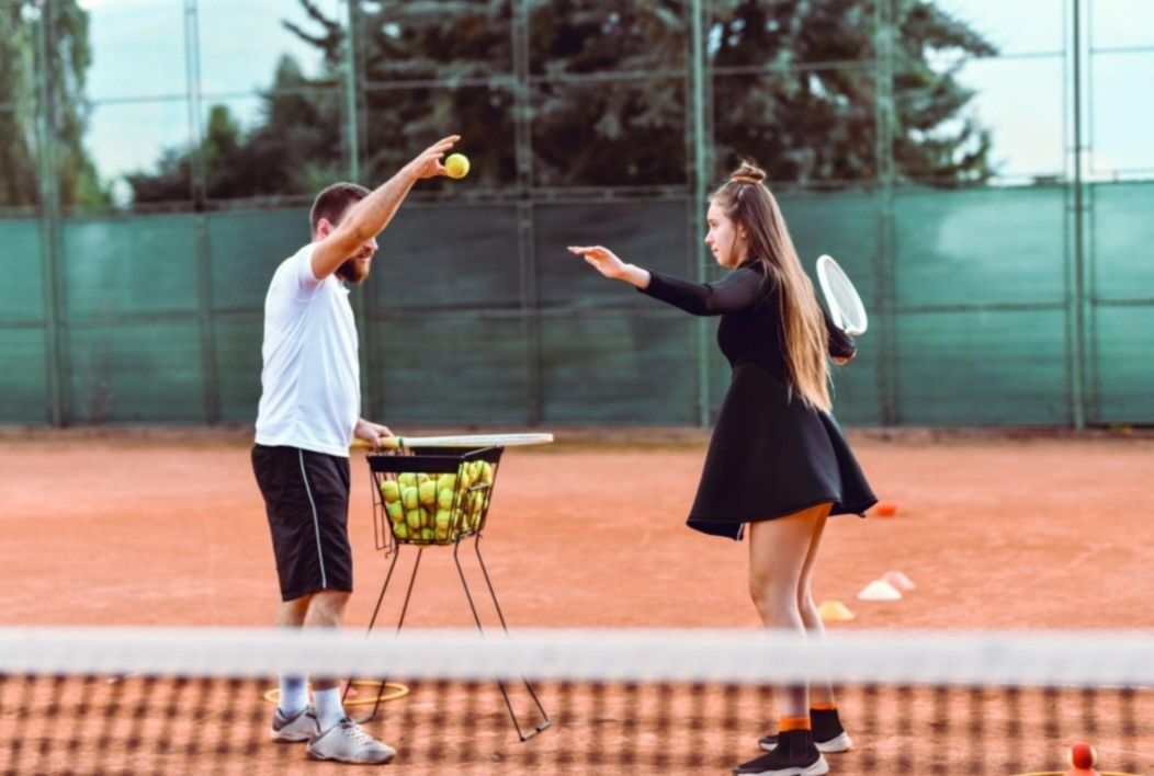 Tennisser tijdens een gerichte privé- of duotraining